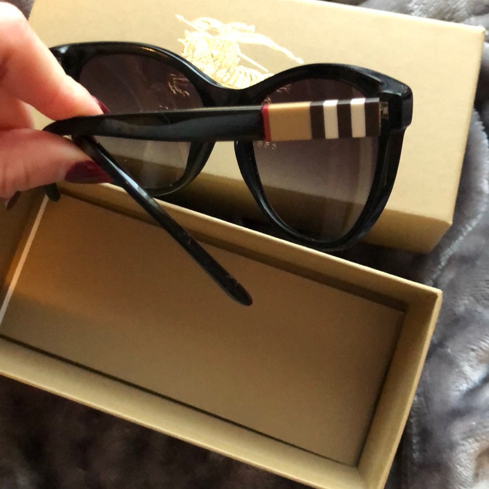 100% Authentic Burberry Sunglasses - Picture 2 of 8